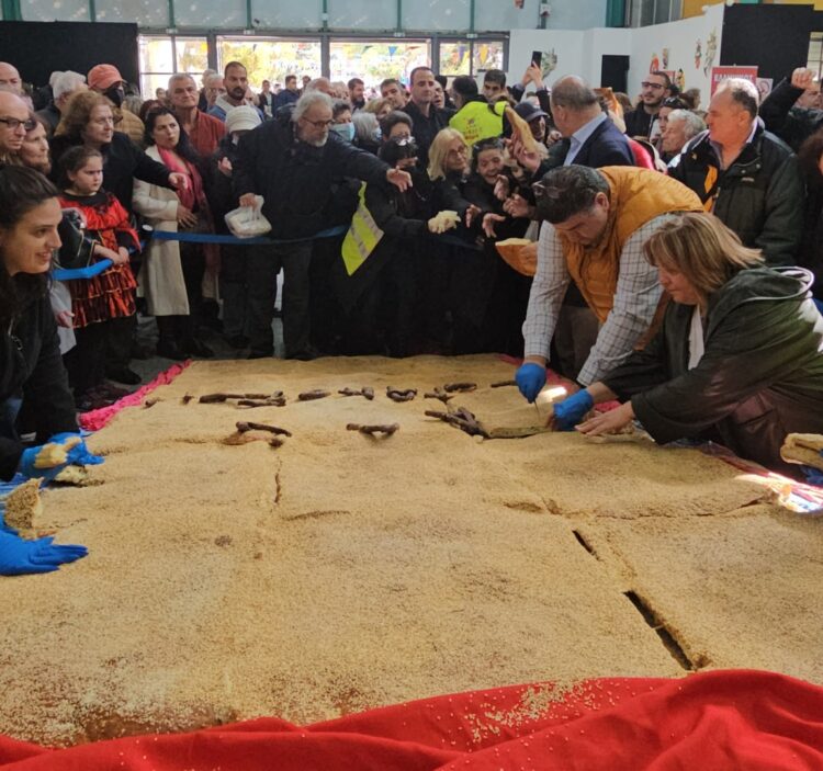 H μεγαλύτερη Λαγάνα (240 κιλά) από την Συντεχνία Αρτοποιών Αθηνών και το Δήμο Περιστερίου