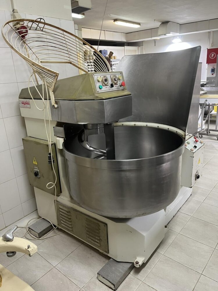 Πωλείται Επαγγελματικός Εξοπλισμός Ζαχαροπλαστείου – Catering